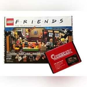 LEGO 21319 Friends Central Perk RETIRED - Includes FREE Light Kit & 7 Figures